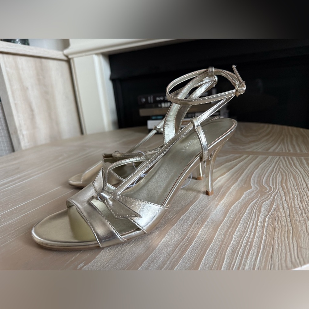 Nine West|Women’s Elegant Gold Strappy Heels,open toe•••Formal shoes in 10•••NWT